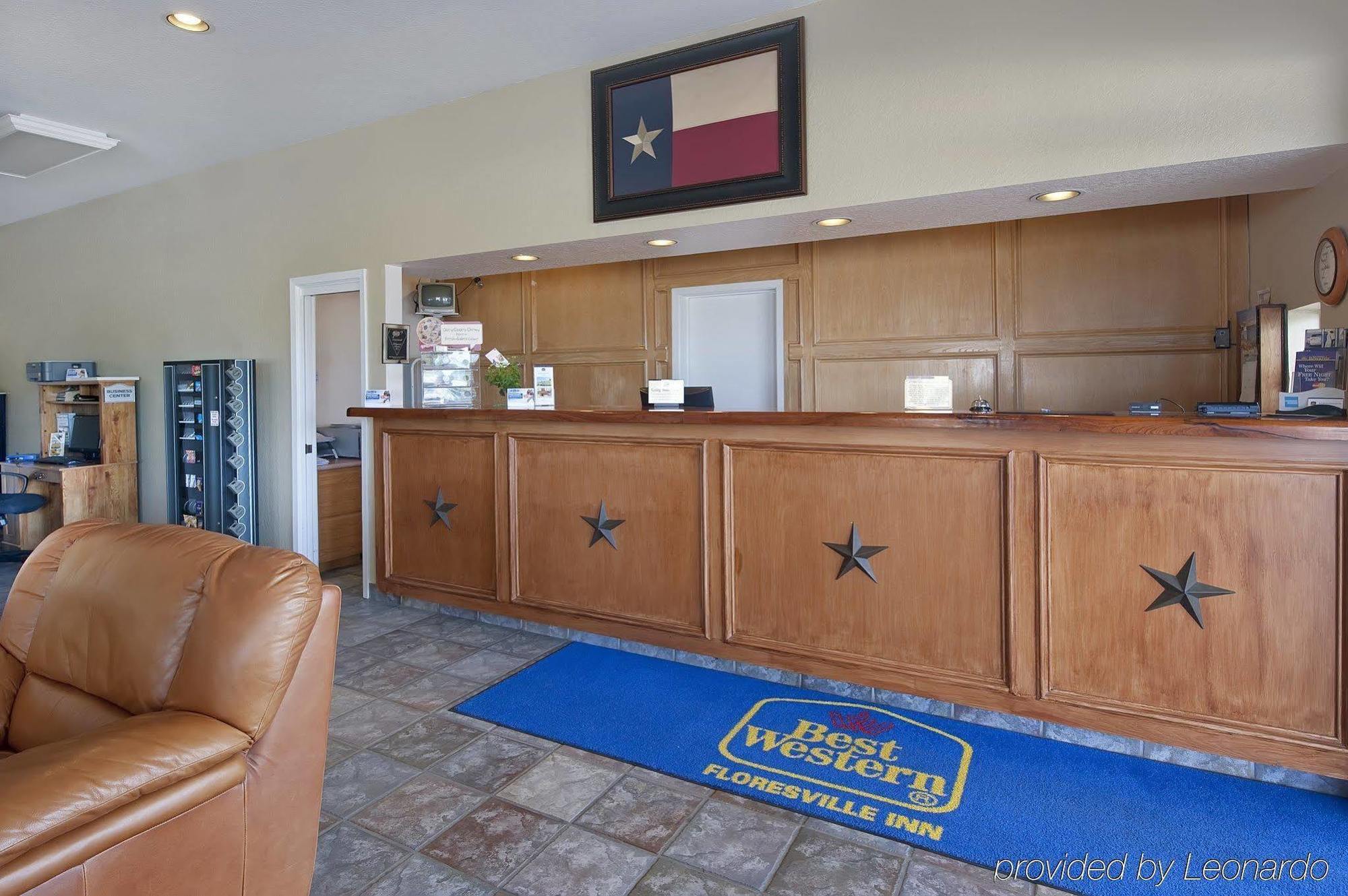 Surestay Hotel By Best Western Floresville Интерьер фото